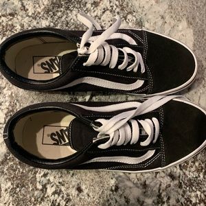 Vans Classic Black Ward Women’s Sneaker